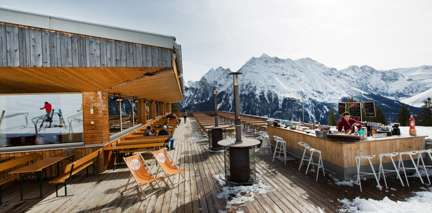Außenansicht Sonnenterrasse Restaurant Goona Brandnertal Vorarlberg